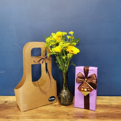 Vase & Chocolates Gift Set