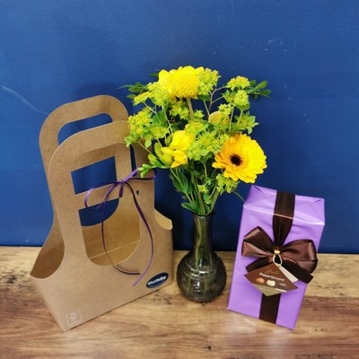 Vase & Chocolates Gift Set